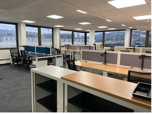 Aux bureaux de la colline  A LOUER  370m² en plug and play  en excellent état
