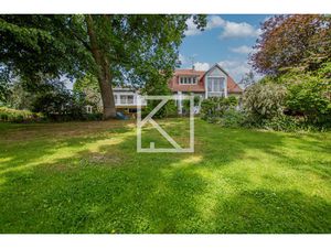 ELEGANTE PROPRIETE DANS UN CADRE PAISIBLE ET VERDOYANT