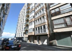 Instapklaar en gemeubeld 2-slaapkamer appartement met zijdelings zeezicht