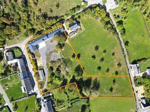 OPTION ! 2 bâtisses à rénover+ hall stockage avec appt à ter