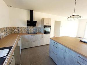 Location maison 5 pièces 114 m² à Civrac-de-Blaye (33920)  1 268 €