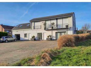 LOFT MULTIFONCTIONNEL:HABITATION GALERIE D'ART ATELIERS