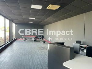 Location commerce SAINT PARRES AUX TERTRES 978 m²