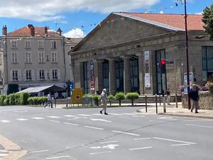 LOCAL COMMERCIAL A LOUER 880 M² ISSOIRE CENTRE