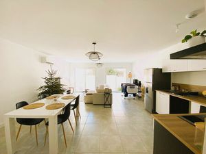 Location maison 4 pièces 84m2 Perpignan 66000 - 1050 € - Surface Privée