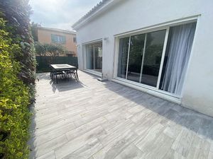 Maison meublée de plain pieds de type 3 à louer d'environ 54m2 secteur Cap Rousset à Carry