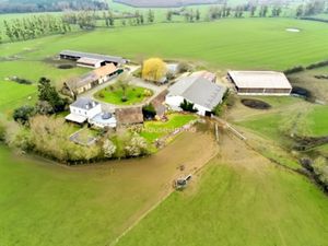 Vente locaux professionnels 11 pièces 242 m² à Saint-Cosme-en-Vairais (72110)  1 099 900 €