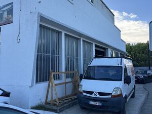 Atelier 220 m² Noves