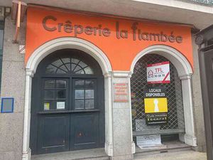 Location Bureaux et commerces à Laval (53000) : à louer / 165m² Laval