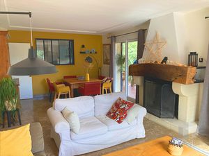 SAINT RESTITUT  maison d'environ 130 m2 avec piscine