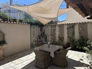 Mandelieu-La-Napoule : Duplex proche mer et commerces  avec bel espace extérieur