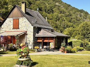 Maison en pierre cadre idylique