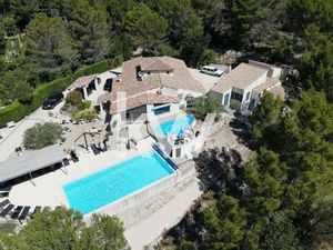 Villa de luxe à vendre à Fontaine-de-Vaucluse : 1 495 000€ | 420m²