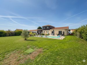 COUP DE COEUR ASSURÉ : MAISON RÉCENTE (2009) AVEC PISCINE ET VIE DE PLAIN-PIED !