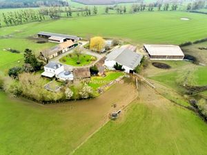 A VENDRE - Propriété Agricole + 38 hectares + dépendances.