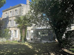 Vente maison 12 pièces 339 m² Niort (79000)
