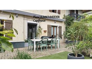 Authenticité et espace : grande maison mitoyenne en pierre avec 5 chambres à vendre à CHIN