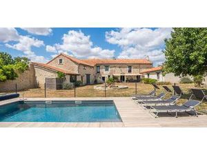 Maison avec piscine et terrasse Braye-sous-Faye (37)