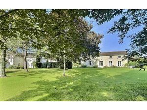 Vente maison 16 pièces 281m2 Saint-Germain-du-Seudre 17240 - 745000 € - Surface Privée