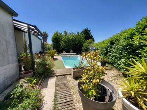 Vente maison 6 pièces 244 m² à Saint-Bonnet-sur-Gironde (17150)  260 190 €