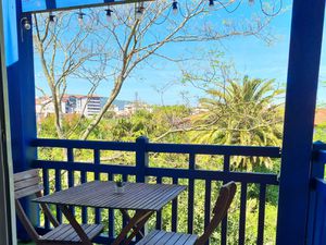 Grand studio avec balcon