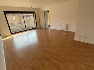Location appartement 4 pièces 110 m² à Jouques (13490)