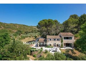 Maison de luxe à vendre dans le quartier Zone de Campagne