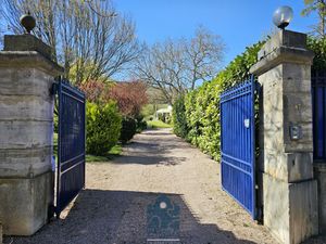 Villa de luxe à vendre dans le quartier Centre Ouest et Exterieurs