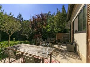 Maison de luxe à vendre dans le quartier Sartoris