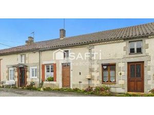 Magnifique hameau de trois maisons avec dépendances et plus de cinq hectares attenants.