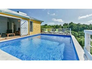 Grand-Bourg : vends belle villa familiale de 4 chambres  avec vue mer  piscine et gîte