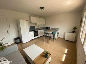 Joli T2 meublé entièrement rénové Greasque cave et stationnement