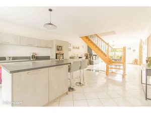 Maison 10 pièces 221 m²