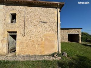 MAISON EN PIERRE À RENOVER DE 185M² + DEPENDANCE DE 50M² SUR 650M² DE PARCELLE 99 000e