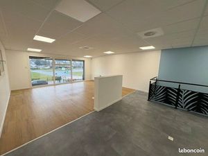 Local bureaux 389 m²