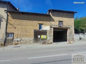 Parking/box 4 pièces 220 m²