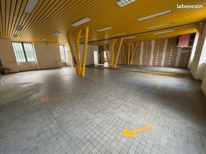 Local 810 m² FOURCHAMBAULT