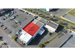 A louer Local Commercial 277m2 au coeur de la Zone Commercial de Vaux sur Mer à coté de Gr