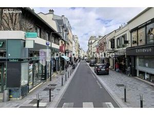 Commerce habillement/textile 93 m²