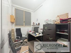 Local industriel 203 m²