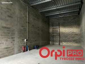 Local d'activité 90 m²