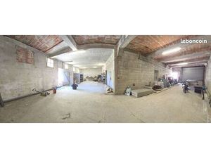 Hangar  garage  atelier stockage 200 m²  3 pièces  grand portail  hauteur sous plafond 4 m