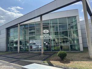 Local 1238 m² Roussillon