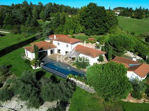 Propriété 9 pièces 262 m²