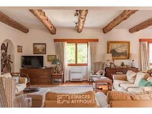 Maison d'architecte de 274 m² avec jardin piscinable et volumes atypiques