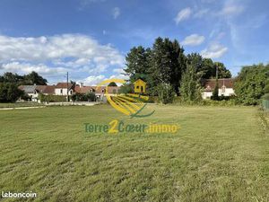 Terrain 738 m² Saint-Germain-du-Puy