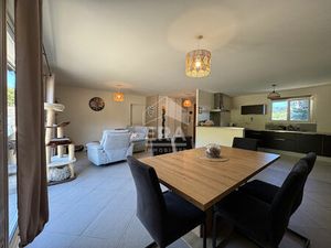 A vendre  à 15 min de Périgueux (24000)  charmante VILLA T.4. de Plain Pied en parfait éta