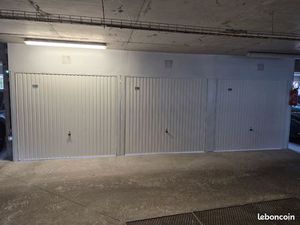 2 Boxes et une place de parking