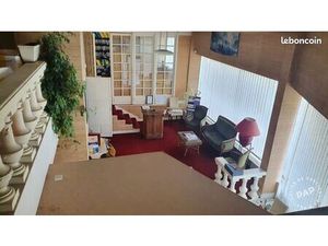 Pontoise maison hypercentre actuellement à usage de bureau