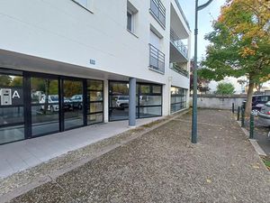 Bureaux 6 pièces 119 m² à louer saint-cyr-sur-loire 37540 ? | ERA Immobilier